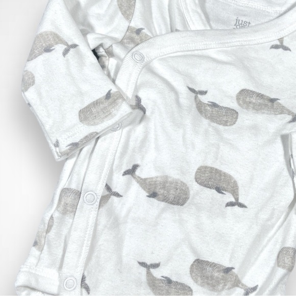 4/$20 Carter’s White Whale Print Onesie - Picture 2 of 4